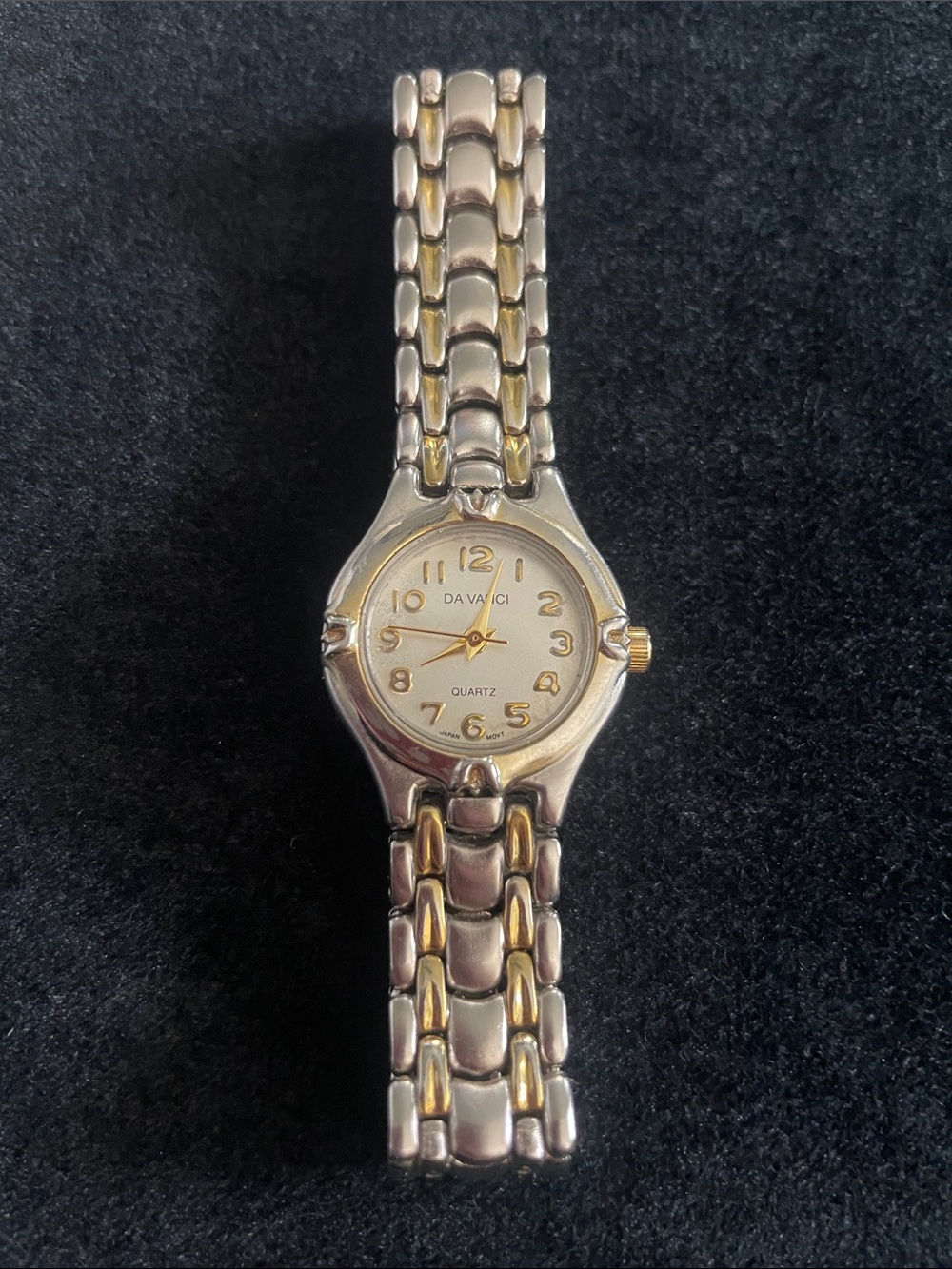Da Vanci Wristwatch silver and Gold two-tone Excellent condition! Needs battery
